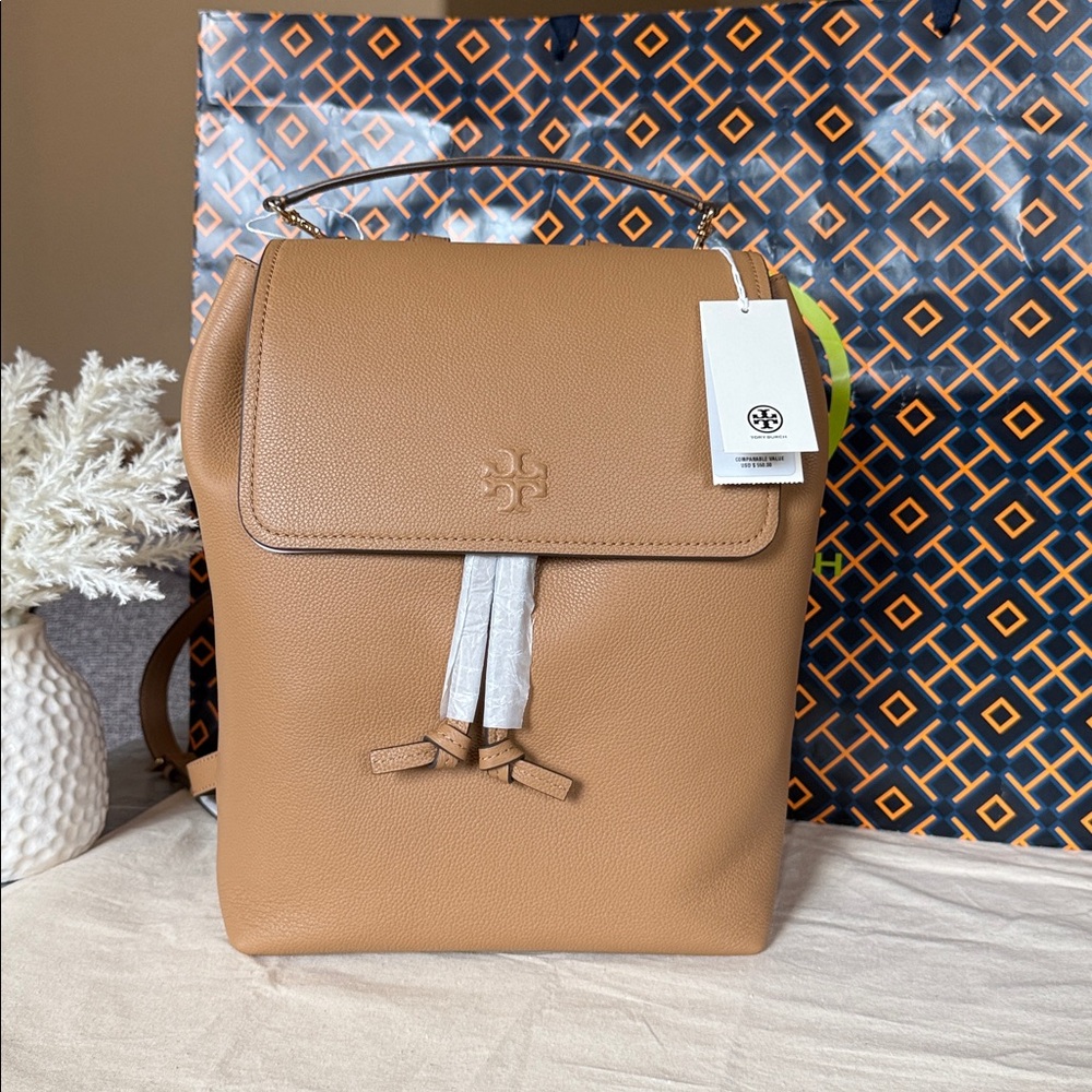 New✨tory burch Thea With Gold Hardware Pebbled Leather Backpack (tan/triamisu)